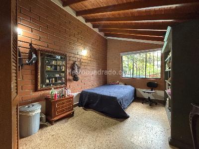 Casa de 5 alcobas en venta en El Tesoro, Medellín, 311 m² · foto 16 de 20