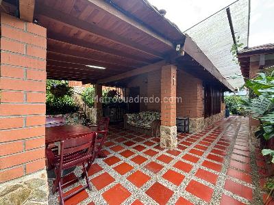 Casa de 5 alcobas en venta en El Tesoro, Medellín, 311 m² · foto 12 de 20