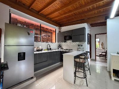 Casa de 5 alcobas en venta en El Tesoro, Medellín, 311 m² · foto 8 de 20