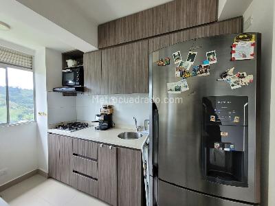 Apartamento de 3 alcobas en venta en Las Lomitas, Sabaneta, 69 m² · foto 3 de 20