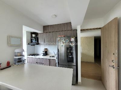 Apartamento de 3 alcobas en venta en Las Lomitas, Sabaneta, 69 m² · foto 2 de 20