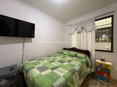 Casa de 5 alcobas en venta en Belen Rosales, Medellín, 287 m² · foto 9 de 19