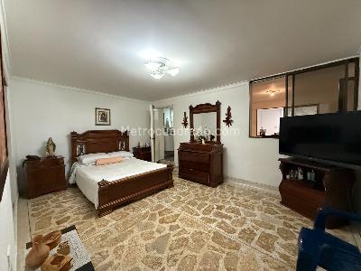 Casa de 5 alcobas en venta en Belen Rosales, Medellín, 287 m² · foto 8 de 19