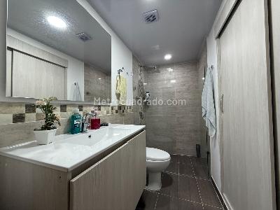 Casa de 5 alcobas en venta en Belen Rosales, Medellín, 287 m² · foto 13 de 19