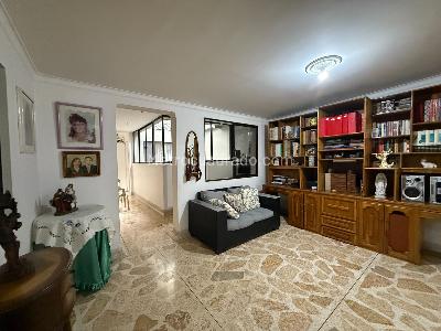 Casa de 5 alcobas en venta en Belen Rosales, Medellín, 287 m² · foto 5 de 19