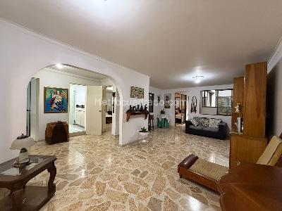 Casa de 5 alcobas en venta en Belen Rosales, Medellín, 287 m² · foto 3 de 19