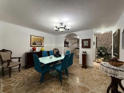 Casa de 5 alcobas en venta en Belen Rosales, Medellín, 287 m² · foto 15 de 19