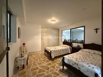 Casa de 5 alcobas en venta en Belen Rosales, Medellín, 287 m² · foto 12 de 19