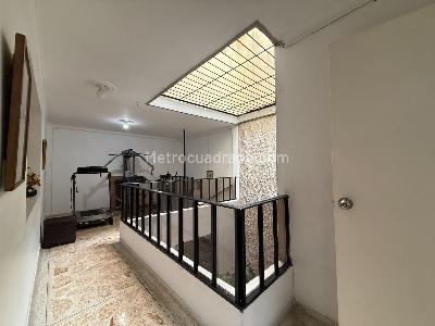 Casa de 5 alcobas en venta en Belen Rosales, Medellín, 287 m² · foto 11 de 19