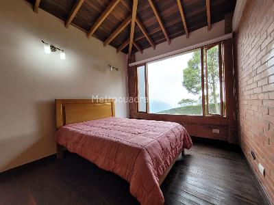 Casa de 5 alcobas en venta en Santa Elena, Medellín, 382 m² · foto 10 de 20