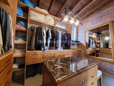 Casa de 5 alcobas en venta en Santa Elena, Medellín, 382 m² · foto 15 de 20