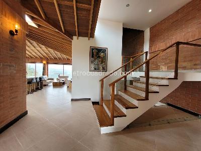 Casa de 5 alcobas en venta en Santa Elena, Medellín, 382 m² · foto 6 de 20