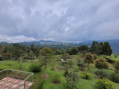 Casa de 5 alcobas en venta en Santa Elena, Medellín, 382 m² · foto 19 de 20