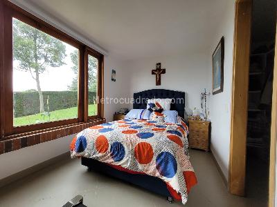 Casa de 5 alcobas en venta en Santa Elena, Medellín, 382 m² · foto 11 de 20