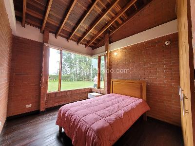 Casa de 5 alcobas en venta en Santa Elena, Medellín, 382 m² · foto 9 de 20
