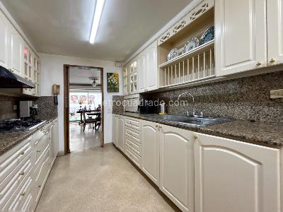 Casa de 3 alcobas en venta en El Poblado, Medellín, 262 m² · foto 8 de 20