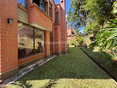 Casa de 3 alcobas en venta en Loma Benedictinos, Envigado, 392 m² · foto 10 de 20