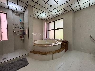 Casa de 3 alcobas en venta en Loma Benedictinos, Envigado, 392 m² · foto 16 de 20