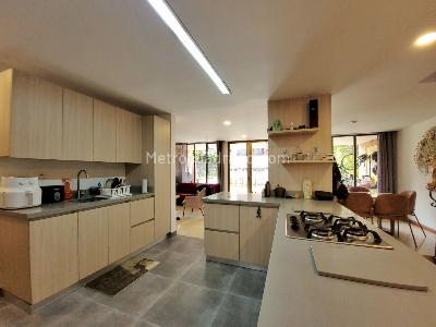 Casa de 5 alcobas en venta en El Poblado, Medellín, 294 m² · foto 3 de 20
