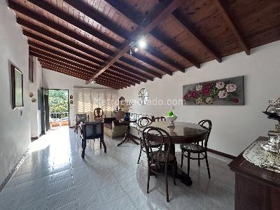 Casa de 5 alcobas en venta en Calasanz, Medellín, 256 m² · foto 2 de 20