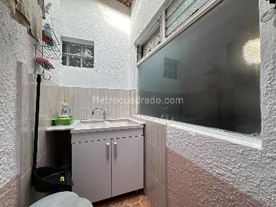 Casa de 5 alcobas en venta en Calasanz, Medellín, 256 m² · foto 9 de 20