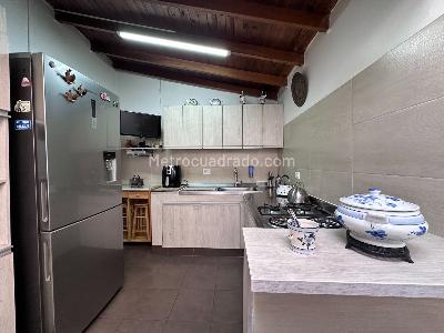 Casa de 5 alcobas en venta en Calasanz, Medellín, 256 m² · foto 6 de 20