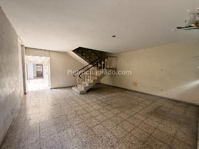 Casa de 5 alcobas en venta en El Poblado Manila, Medellín, 234 m² · foto 2 de 20
