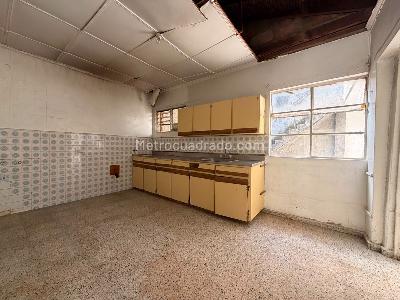 Casa de 5 alcobas en venta en El Poblado Manila, Medellín, 234 m² · foto 8 de 20