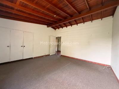 Casa de 5 alcobas en venta en El Poblado Manila, Medellín, 234 m² · foto 19 de 20