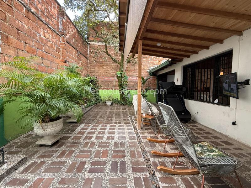 Casa Familiar de 5 Alcobas en San Joaquín - 2