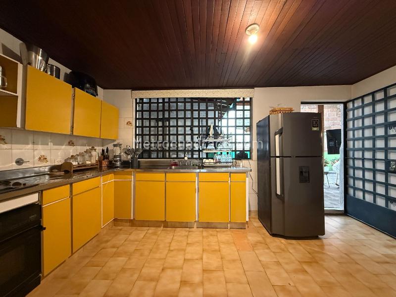 Casa Familiar de 5 Alcobas en San Joaquín - 4