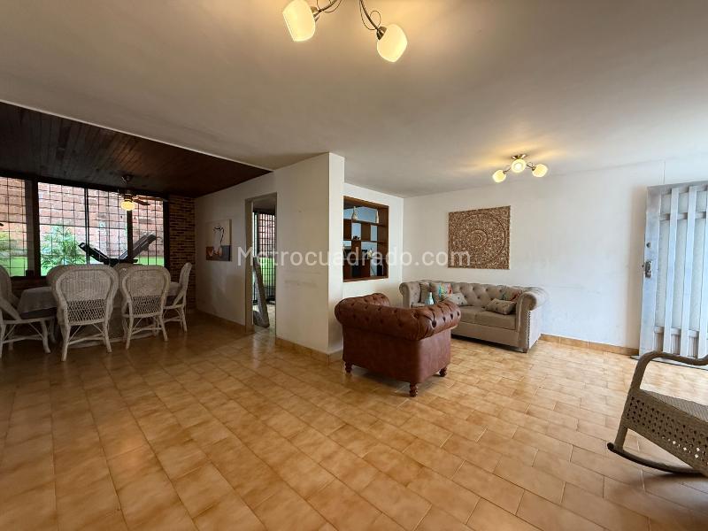 Casa Familiar de 5 Alcobas en San Joaquín - 5