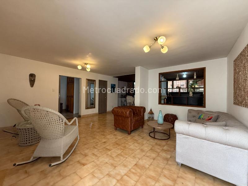 Casa Familiar de 5 Alcobas en San Joaquín - 6