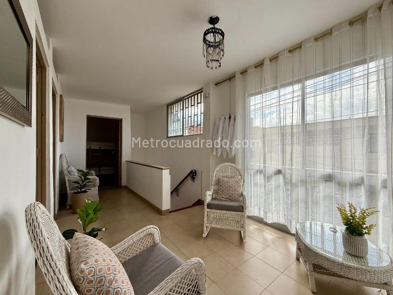 Casa Familiar de 5 Alcobas en San Joaquín - 9