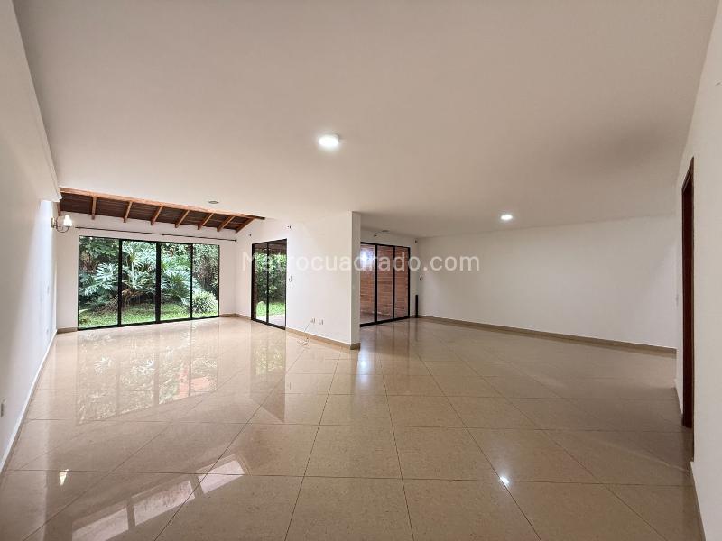 Casa Hermosa de 3 Alcobas en Castropol