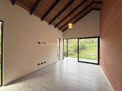 Casa de 3 alcobas en venta en Santa Elena, Medellín, 190 m² · foto 14 de 19