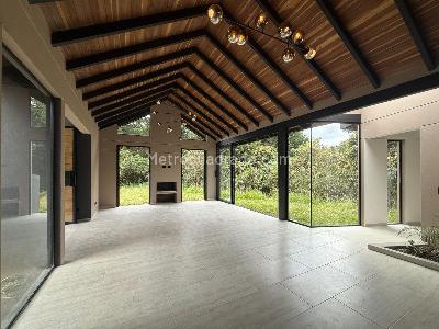 Casa de 3 alcobas en venta en Santa Elena, Medellín, 190 m² · foto 4 de 19