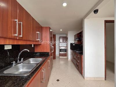 Apartamento en venta en El Poblado, Medellín · foto 6 de 20