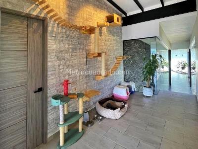Casa de 4 alcobas en venta en V, Sabaneta, 315 m² · foto 3 de 15