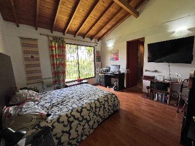 Casa de 4 alcobas en venta en Loma Del Escobero, Envigado, 240 m² · foto 17 de 20