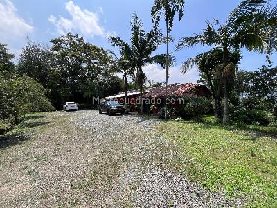 Casa de 4 alcobas en venta en Loma Del Escobero, Envigado, 240 m² · foto 2 de 20