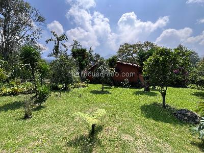 Casa de 4 alcobas en venta en Loma Del Escobero, Envigado, 240 m² · foto 3 de 20