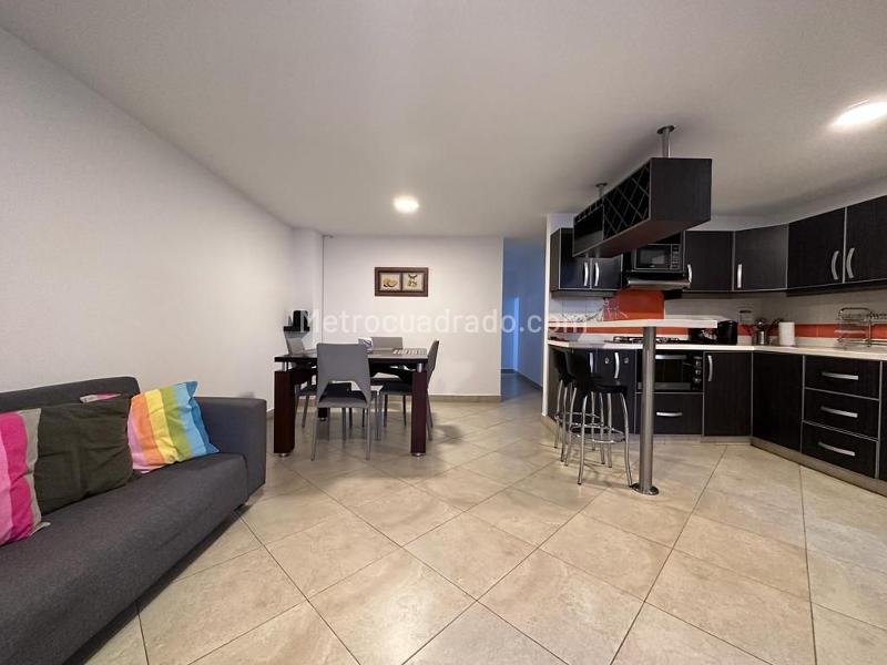 Duplex de 3 Alcobas con Terraza en La Castellana - 6