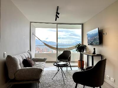 Apartamento en venta en El Poblado, Medellín · foto 2 de 13