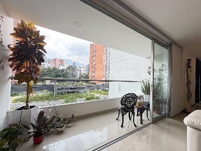 Apartamento de 3 alcobas en venta en El Poblado, Medellín, 99 m² · foto 3 de 20