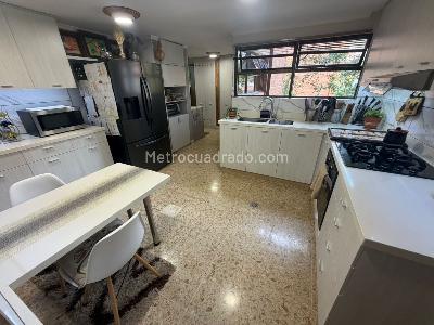 Apartamento de 3 alcobas en venta en Castropol, Medellín, 224 m² · foto 5 de 20