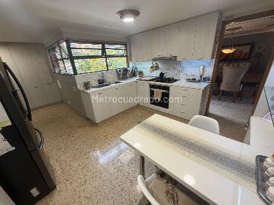Apartamento de 3 alcobas en venta en Castropol, Medellín, 224 m² · foto 6 de 20