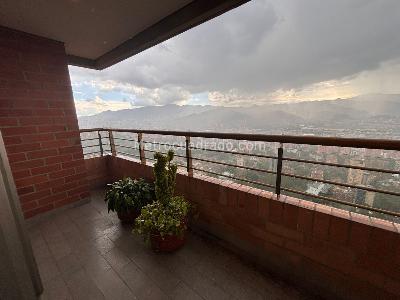 Apartamento de 3 alcobas en venta en El Tesoro, Medellín, 156 m² · foto 2 de 11
