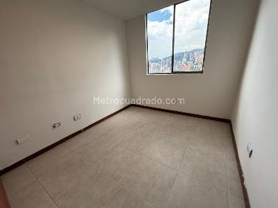 Apartamento de 3 alcobas en venta en El Poblado Loma De Los Parra, Medellín, 76 m² · foto 4 de 10