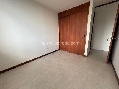 Apartamento de 3 alcobas en venta en El Poblado Loma De Los Parra, Medellín, 76 m² · foto 5 de 10
